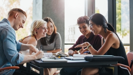 Voces jóvenes: ideologías lingüísticas y multiculturalidad