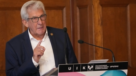 EAEko Zientzia eta Teknologiaren 45 urteko garapena Pedro Miguel Etxenikeren begiradatik 