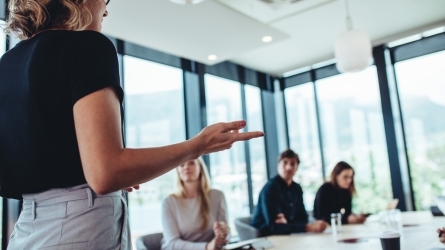 Estrategias Invisibles: Cómo la Influencia y el Poder Moldean el Liderazgo y  las Relaciones