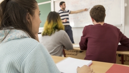 Zergaitik behatu artatu aurretik: orientazioaren rola hezkuntza-komunitatearen ongizatean