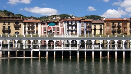 Sostenibilidad y territorio: impactos de la calidad ambiental en la construcción y re-construcción de los paisajes urbanos Sostenibilidad y territorio: impactos de la calidad ambiental en la construcción y re-construcción de los paisajes urbanos